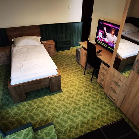 Komplex -Rendezvenytermek-Panzio-Apartman-Irodak- Mateszalka Dış mekan fotoğraf