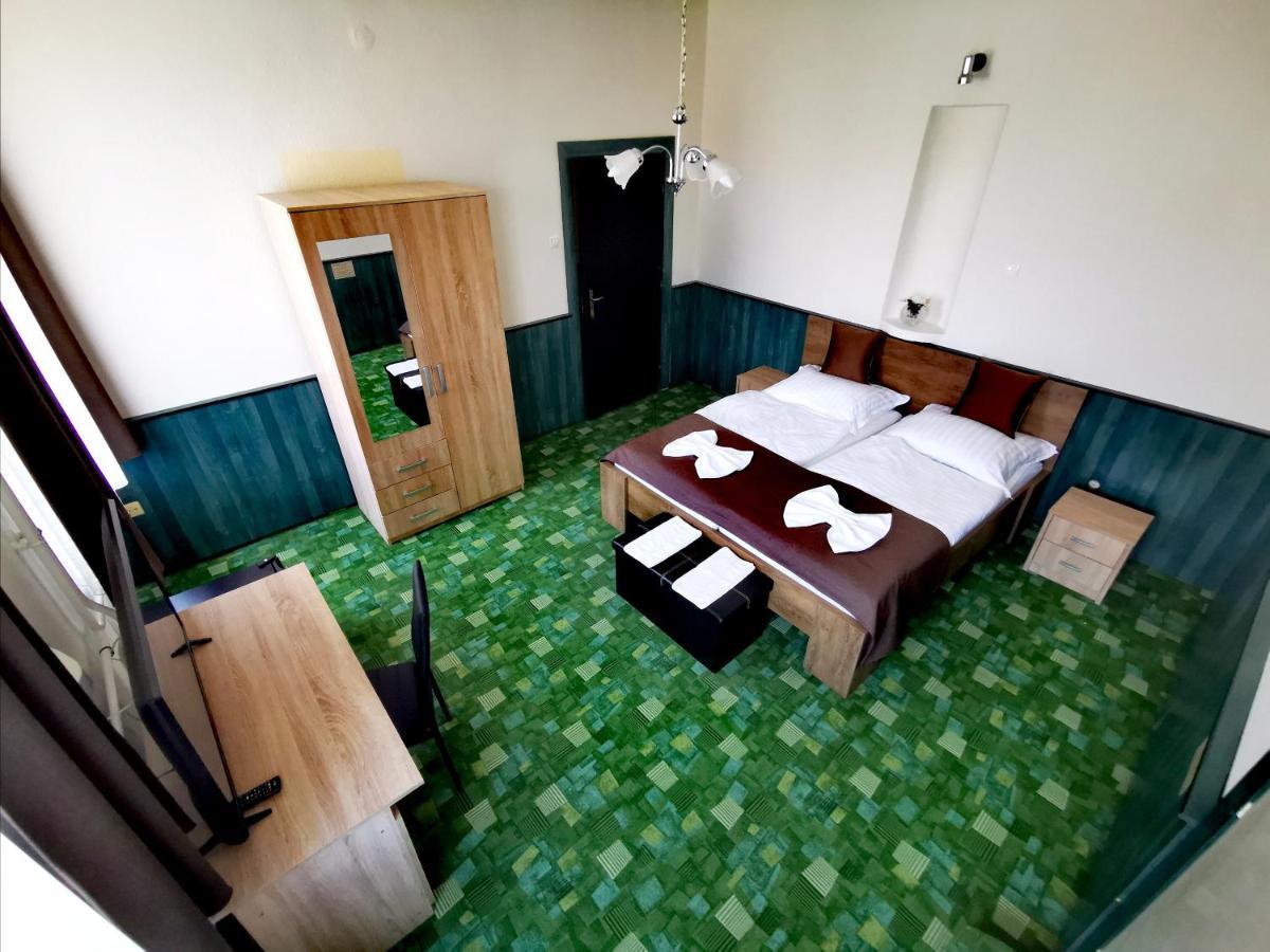 Komplex -Rendezvenytermek-Panzio-Apartman-Irodak- Mateszalka Dış mekan fotoğraf