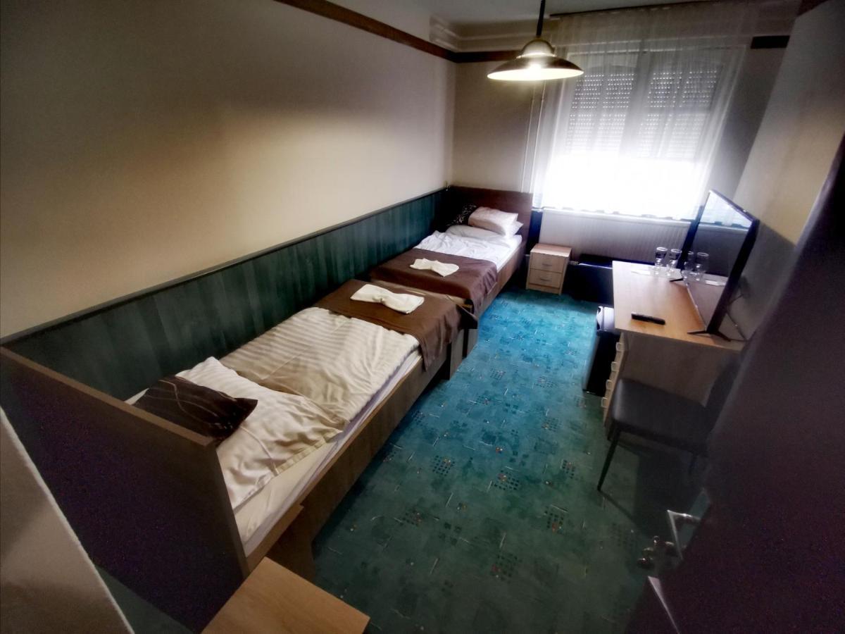 Komplex -Rendezvenytermek-Panzio-Apartman-Irodak- Mateszalka Dış mekan fotoğraf