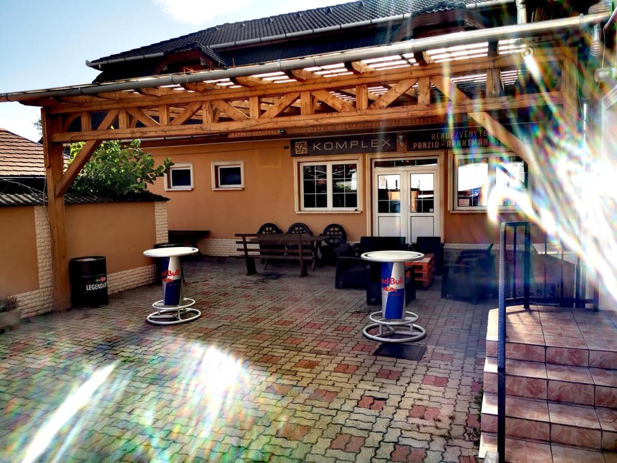 Komplex -Rendezvenytermek-Panzio-Apartman-Irodak- Mateszalka Dış mekan fotoğraf