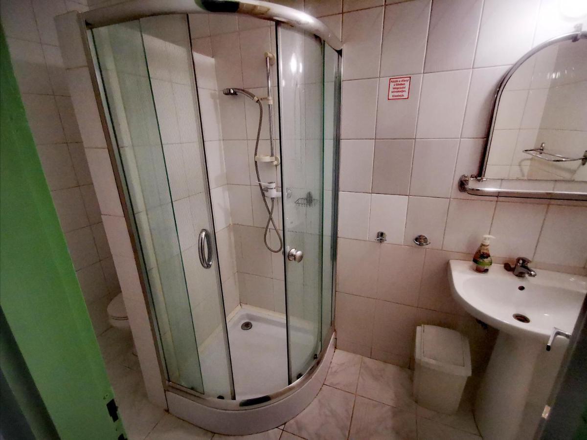 Komplex -Rendezvenytermek-Panzio-Apartman-Irodak- Mateszalka Dış mekan fotoğraf
