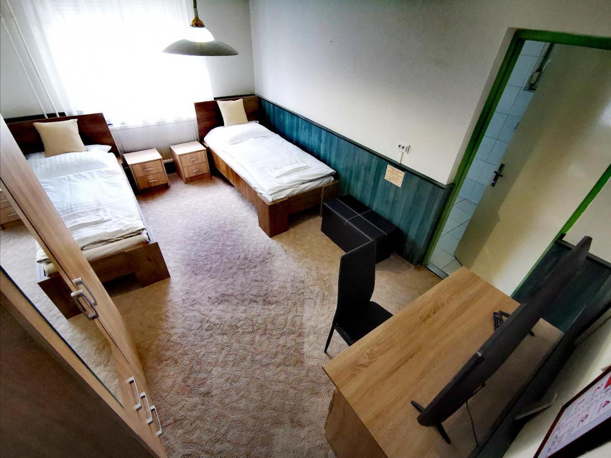 Komplex -Rendezvenytermek-Panzio-Apartman-Irodak- Mateszalka Dış mekan fotoğraf