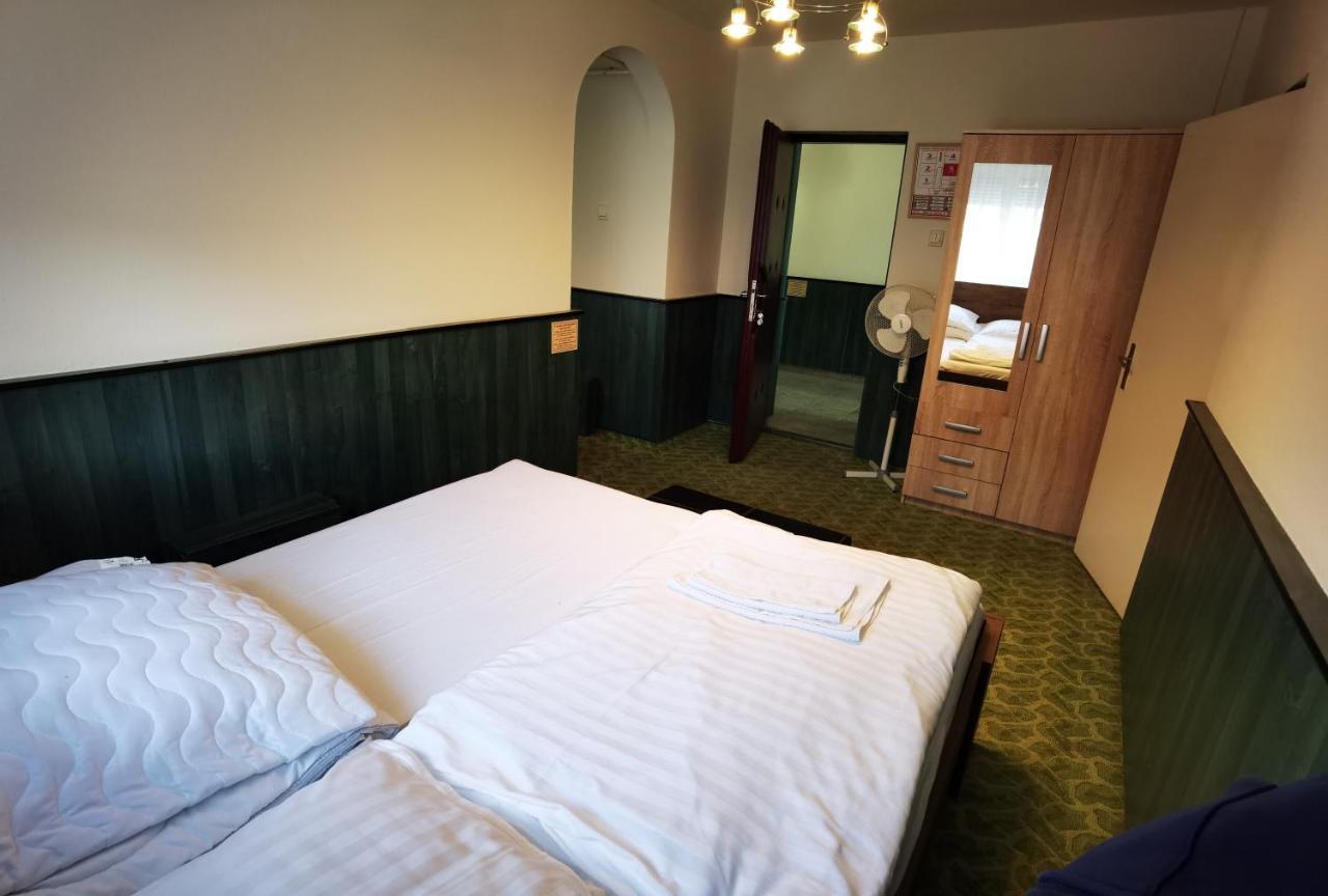 Komplex -Rendezvenytermek-Panzio-Apartman-Irodak- Mateszalka Dış mekan fotoğraf