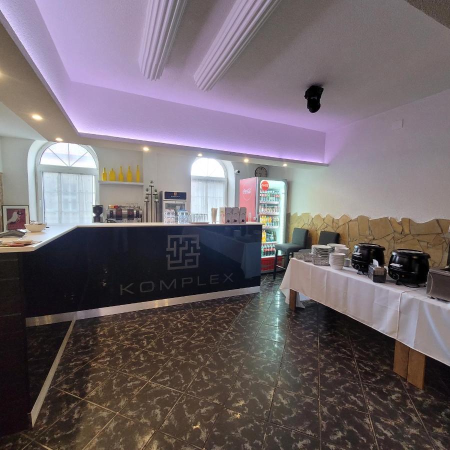 Komplex -Rendezvenytermek-Panzio-Apartman-Irodak- Mateszalka Dış mekan fotoğraf